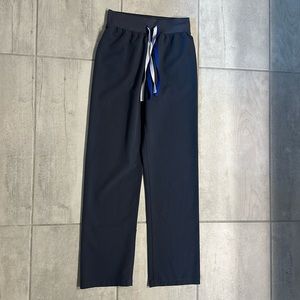 Figs high rise Livingston scrub pant in grey.